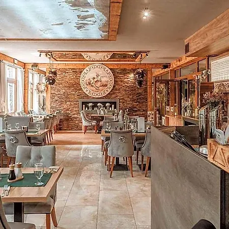 Ξενοδοχείο με διαμερίσματα Goralski & Restaurant 4*