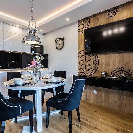 Goralski & Restaurant Aparthotel Białka Tatrzańska